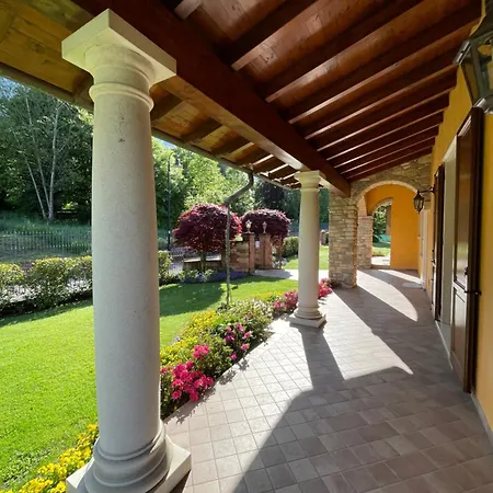 Isola * Villa (Brescia)